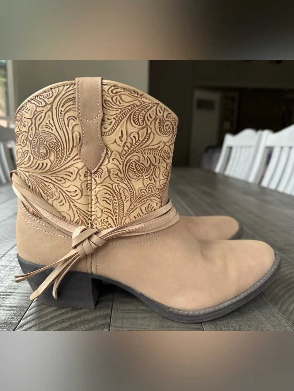 Dingo Valerie Floral Tooled Knotted Stap Western Ankle Booties Women’s Size 9